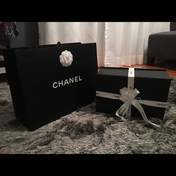 CHANEL Classic Flap - Picture 2 of 5